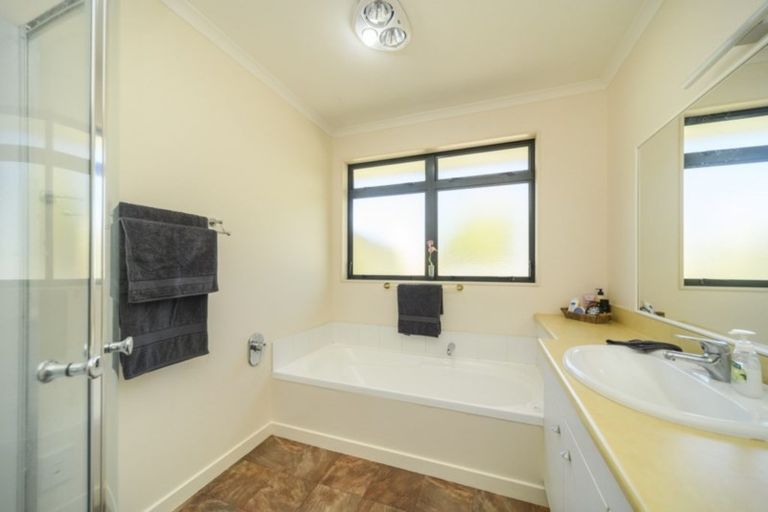 Photo of property in 12 Austin Place, Awapuni, Palmerston North, 4412