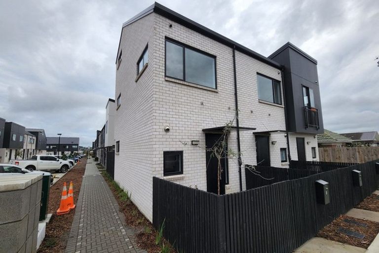 Photo of property in 3/119 Bruce Mclaren Road, Henderson, Auckland, 0612