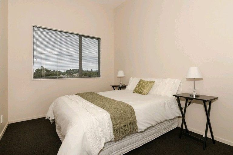 Photo of property in 25/3 Hulme Place, Henderson, Auckland, 0612
