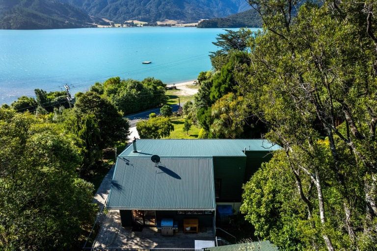 Photo of property in 3900 Kenepuru Road, Black Rock, Picton, 7282