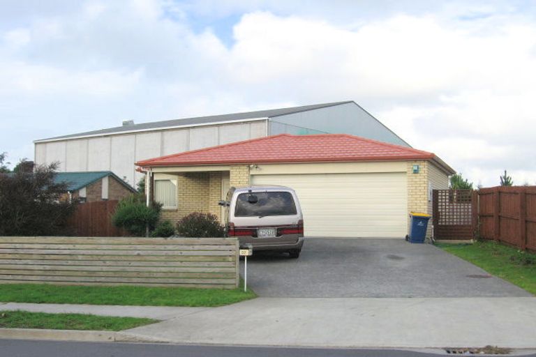 Photo of property in 37 Woodbank Drive, Glen Eden, Auckland, 0602