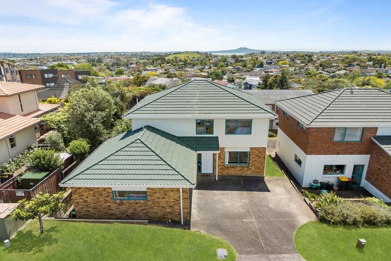 Photo of property in 33b Dalwhinnie Parade, Highland Park, Auckland, 2010