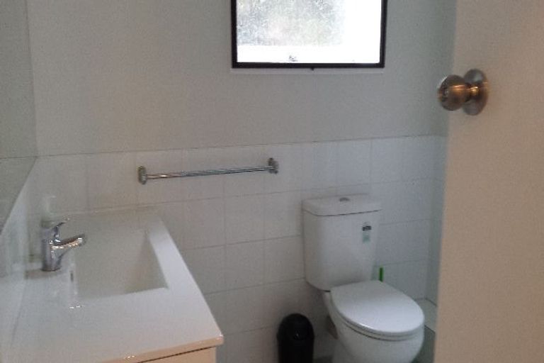 Photo of property in 1/36 Knightsbridge Drive, Forrest Hill, Auckland, 0620