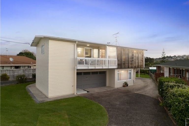 Photo of property in 220 Centreway Road, Orewa, 0931