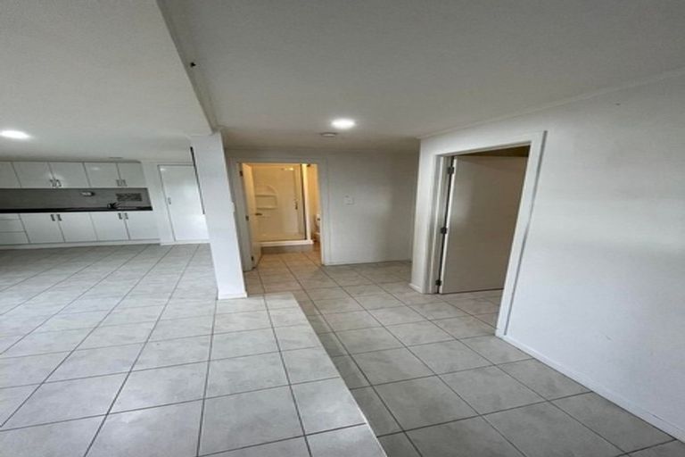 Photo of property in 1/10 Bishop Street, Green Bay, Auckland, 0604