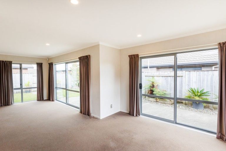 Photo of property in 3a Angelina Way, Kelvin Grove, Palmerston North, 4414