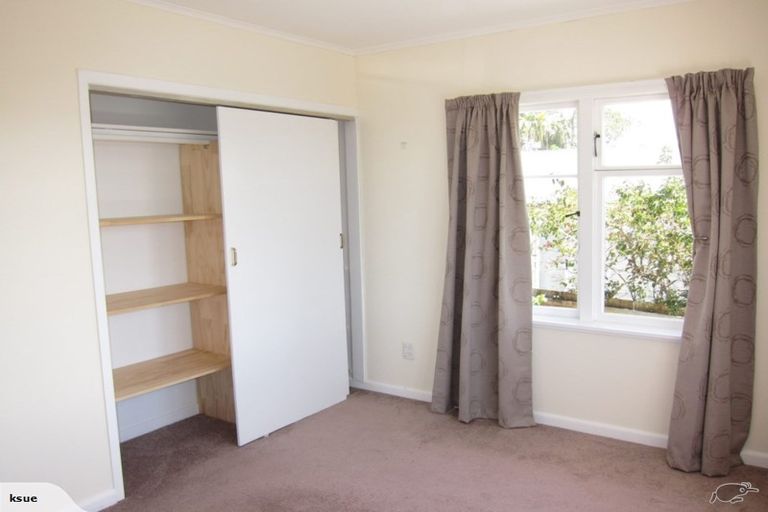 Photo of property in 1/74 Pupuke Road, Hillcrest, Auckland, 0627