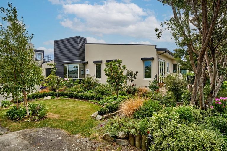 Photo of property in 95 Seaview Road, Paremata, Porirua, 5024