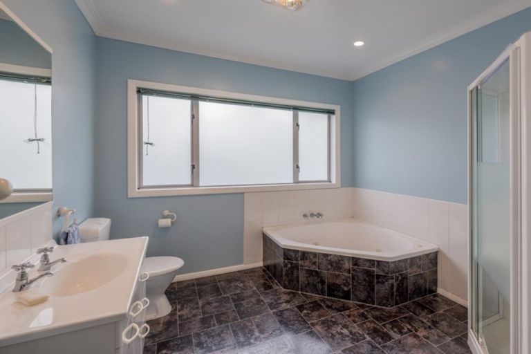 Photo of property in 3 Highbury Drive, Levin, 5510