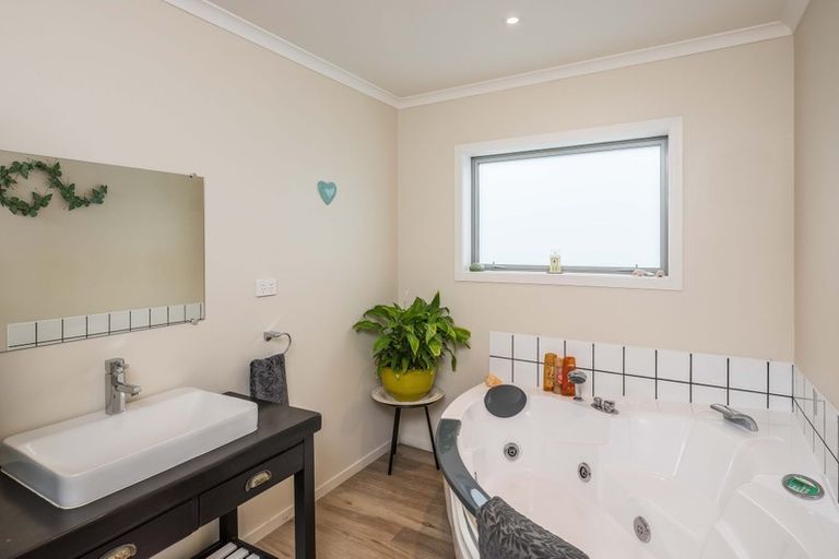 Photo of property in 208 Mazengarb Road, Paraparaumu, 5032