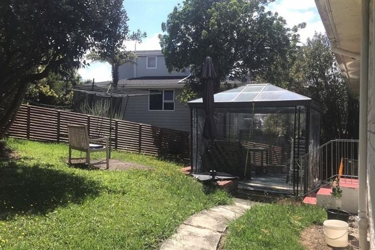 Photo of property in 21 Montana Avenue, Murrays Bay, Auckland, 0630