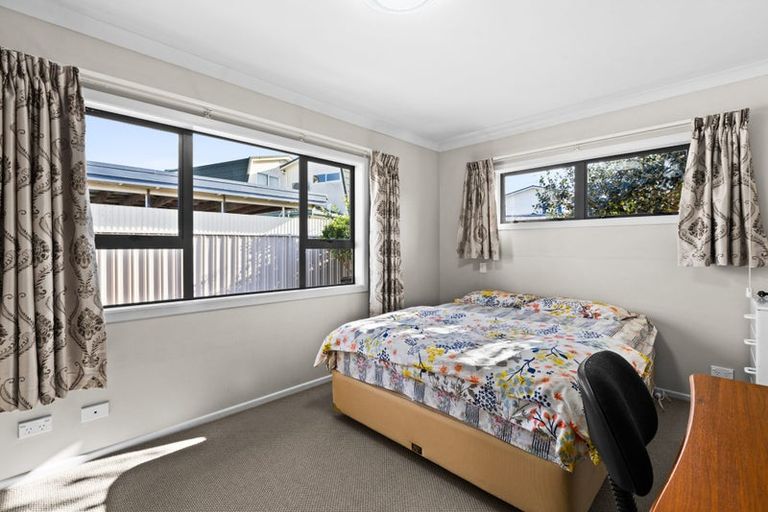 Photo of property in 28a Howard Road, Taradale, Napier, 4112