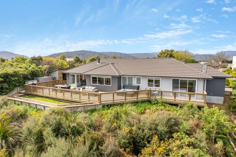Photo of property in 66 Mount Marua Way, Timberlea, Upper Hutt, 5018