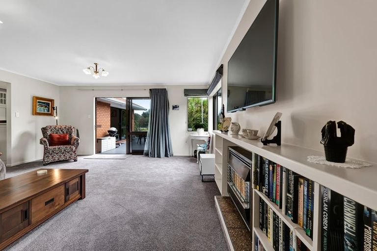Photo of property in 5 Ruskin Place, Westown, New Plymouth, 4310