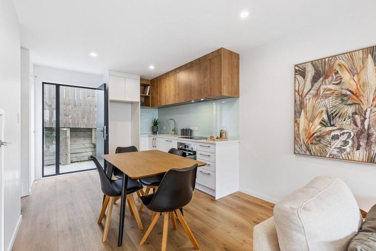 Photo of property in 4/21 Divich Avenue, Te Atatu South, Auckland, 0610