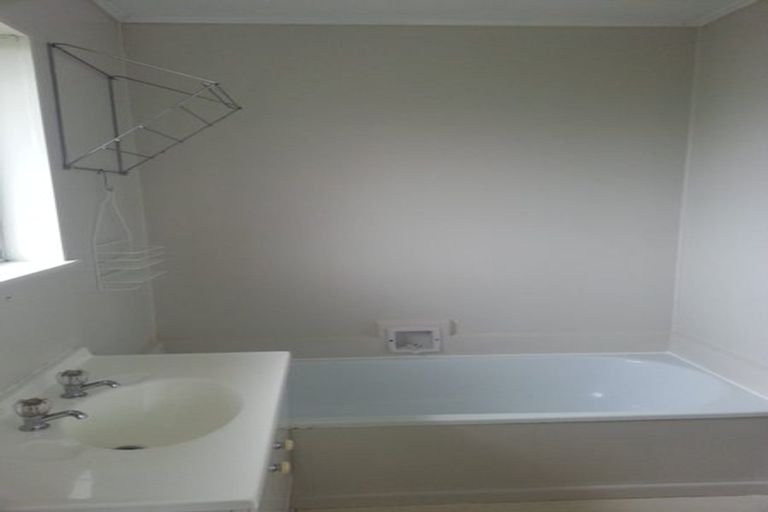 Photo of property in 73 Mellons Bay Road, Mellons Bay, Auckland, 2014