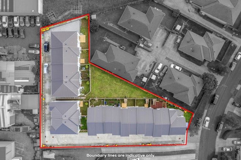 Photo of property in 2/60 Kelman Road, Kelston, Auckland, 0602