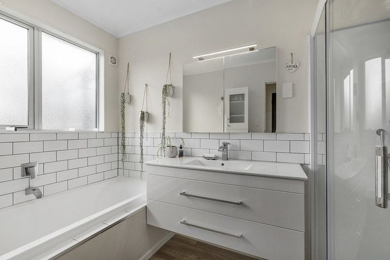 Photo of property in 27a Penryn Drive, Camborne, Porirua, 5026