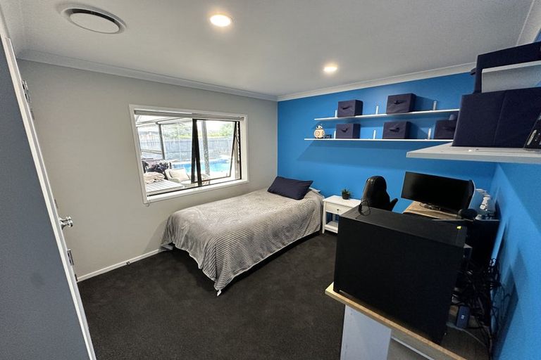 Photo of property in 18 Parkhaven Drive, Rosehill, Papakura, 2113