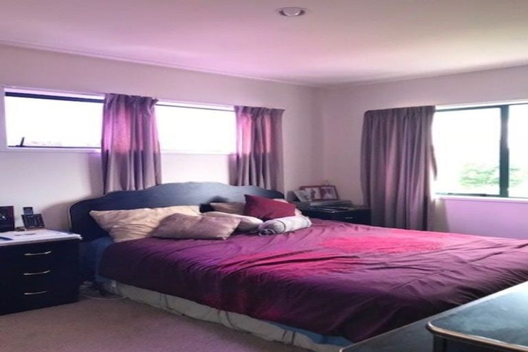 Photo of property in 1/1 Briar Way, New Lynn, Auckland, 0600