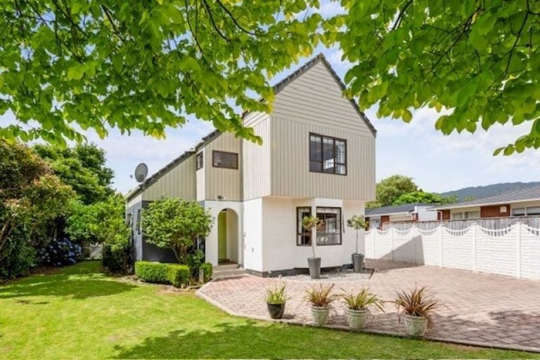 Photo of property in 261 Te Moana Road, Waikanae, 5036