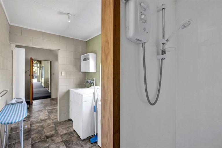 Photo of property in 211 South Road, Hawera, 4610