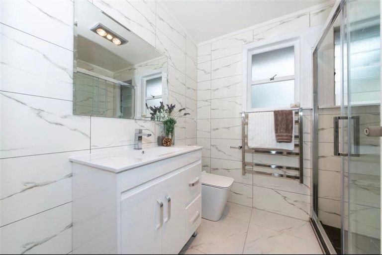 Photo of property in 4 Kelkirk Street, Kelston, Auckland, 0602