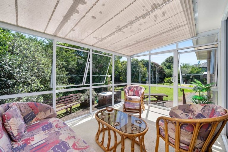 Photo of property in 68 Buscomb Avenue, Henderson, Auckland, 0610