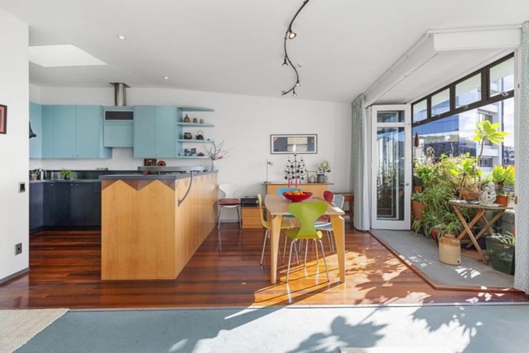 Photo of property in Dominion Apartments, 25/80 Victoria Street, Wellington Central, Wellington, 6011