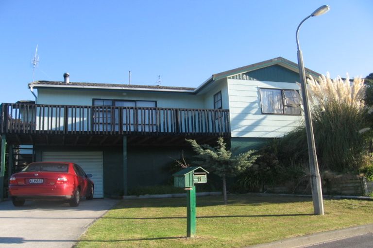 Photo of property in 11 Seagull Place, Whitby, Porirua, 5024