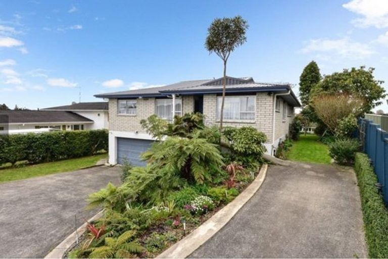 Photo of property in 18 Gilbass Avenue, Hamilton Lake, Hamilton, 3204