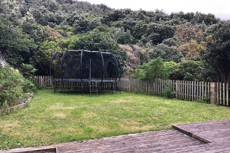 Photo of property in 18 Cave Road, Houghton Bay, Wellington, 6023
