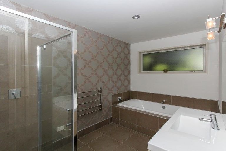 Photo of property in 4 Links Drive, Waiwhakaiho, New Plymouth, 4312