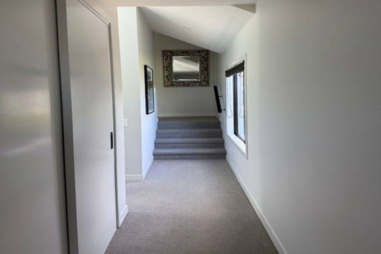 Photo of property in 31 Oakpark Place, West Harbour, Auckland, 0618