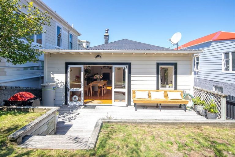 Photo of property in 52 Stanley Street, Berhampore, Wellington, 6023