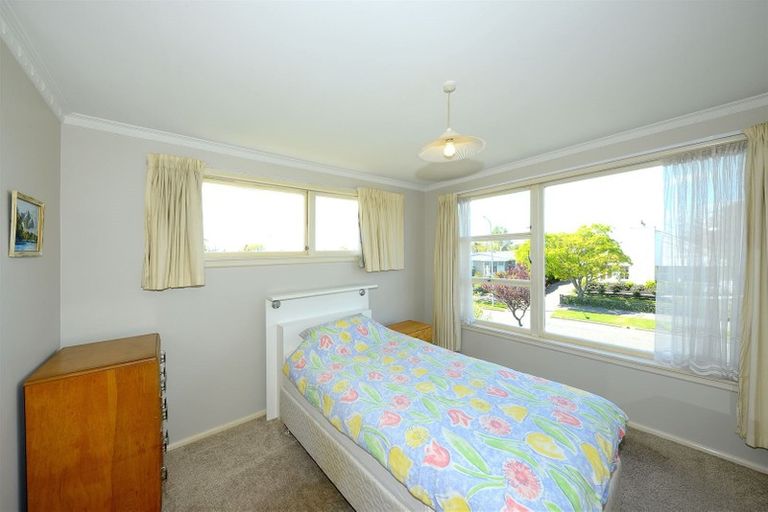 Photo of property in 25 Oakfield Street, Burnside, Christchurch, 8053