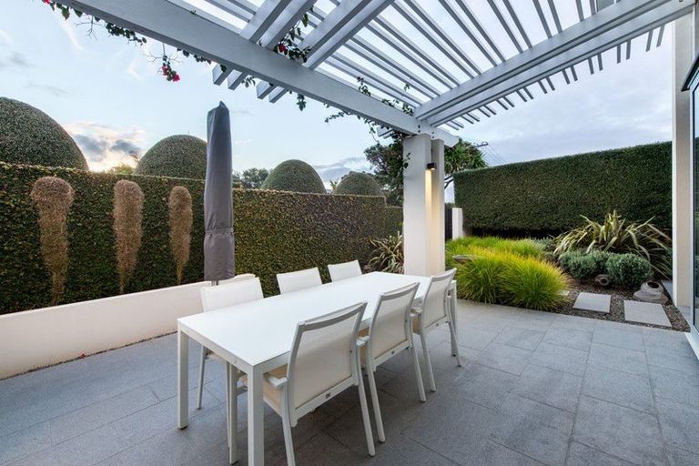 Photo of property in 19 Muritai Road, Milford, Auckland, 0620