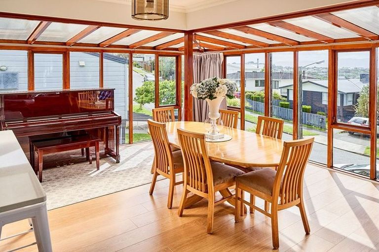 Photo of property in 68 Acacia Avenue, Maungaraki, Lower Hutt, 5010