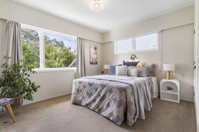 Photo of property in 21a Cleve Road, Green Bay, Auckland, 0604