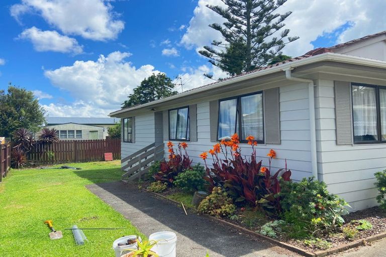 Photo of property in 2/13 Erica Road, Sunnynook, Auckland, 0620