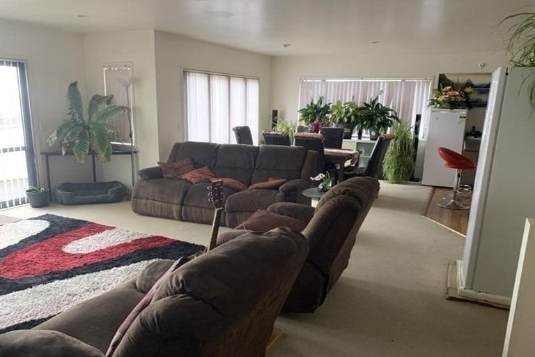 Photo of property in 1/15 Lizzie Lane, Clover Park, Auckland, 2019