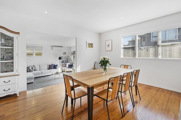 Photo of property in 27a Mexted Terrace, Tawa, Wellington, 5028