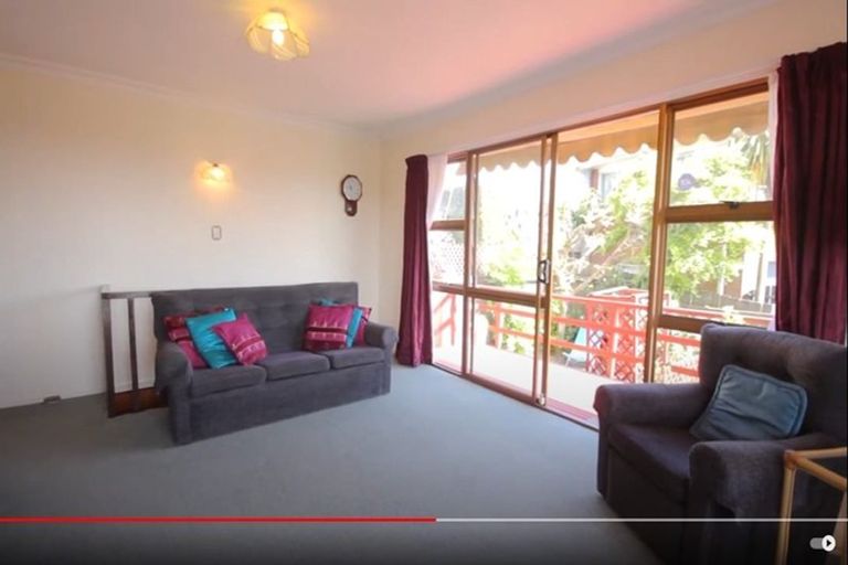 Photo of property in 1/4 Lydford Place, Glendene, Auckland, 0602