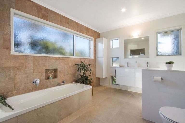 Photo of property in 21 Riverside Place, Katikati, 3129