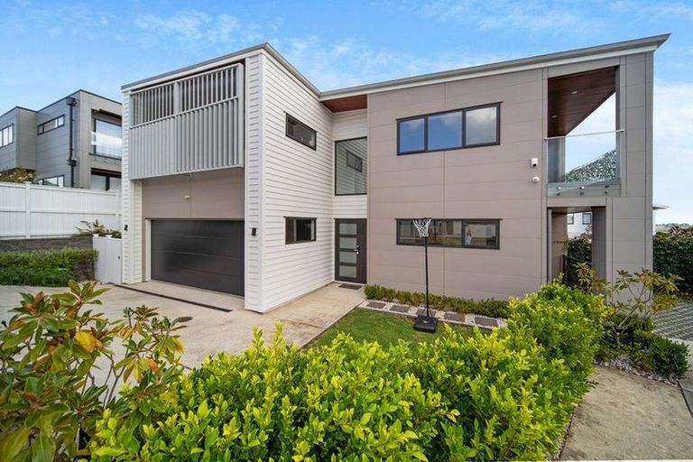 Photo of property in 8 Awakirihi Close, Shamrock Park, Auckland, 2016