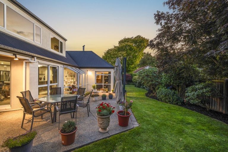 Photo of property in 33 Glenburn Place, Avonhead, Christchurch, 8042