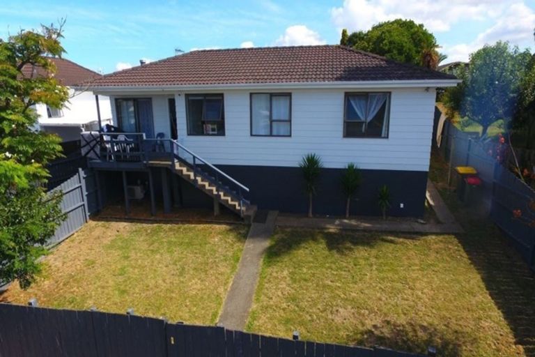 Photo of property in 10 Massine Place, Randwick Park, Auckland, 2105