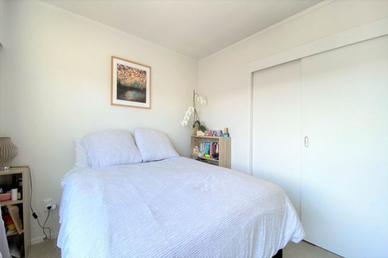 Photo of property in 1/29 Rangitoto Terrace, Milford, Auckland, 0620
