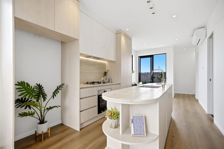 Photo of property in 6 Sails Road, Hobsonville, 0616