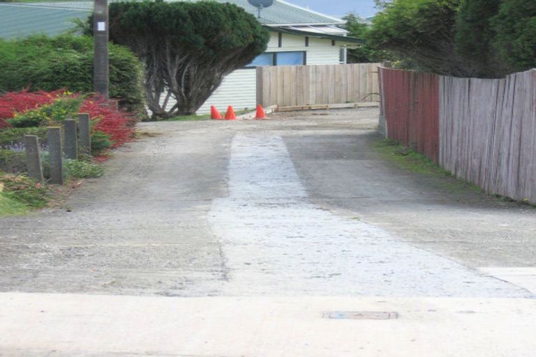 Photo of property in 21a Warrington Grove, Newlands, Wellington, 6037